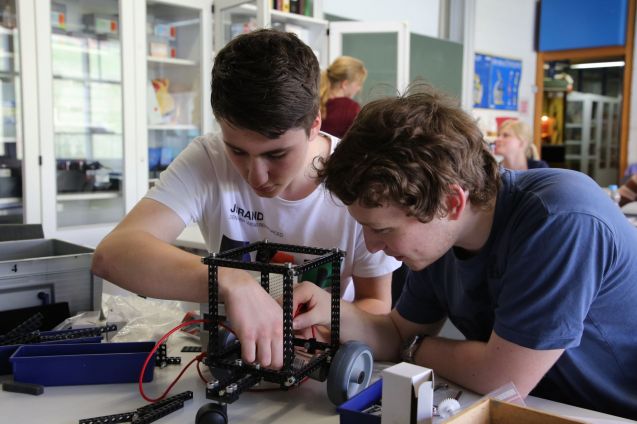 Bau einer automatischen Flaschenöffnungsapparatur