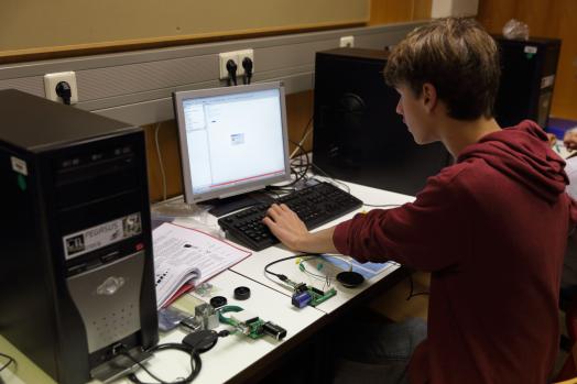 Programmierung der Steuerung eines Audiogeräts