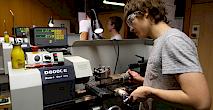 Arbeit an der Drehmaschine