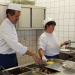 Essensausgabe in der Mensa