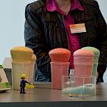 Polyurethanschäume spielen als moderne Werkstoffe eine immer größere Rolle. Hergestellt werden daraus Matratzen, Autositze oder Schuhsolen.