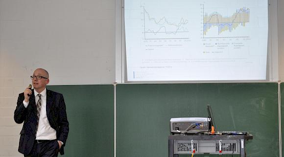 Bundeszentralbanker Bertoli zu Gast an unserer Schule Bundeszentralbanker Bertoli zu Gast an unserer Schule