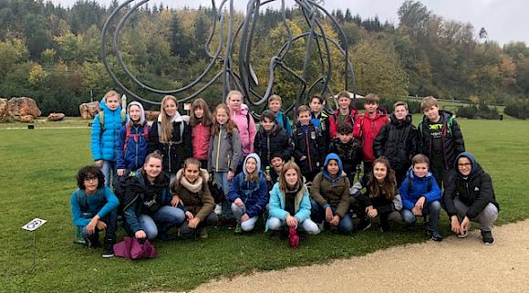 Sechstklässler im Archäopark Sechstklässler im Archäopark