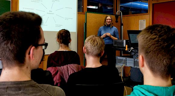 ALUMNI - Lara Bareis ALUMNI - Lara Bareis