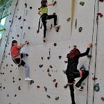 große Kletterwand in der Sporthalle