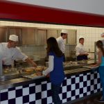 Essensausgabe in der Mensa